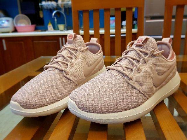 Giày thể thao nữ NIKE ROSHE TWO 844931