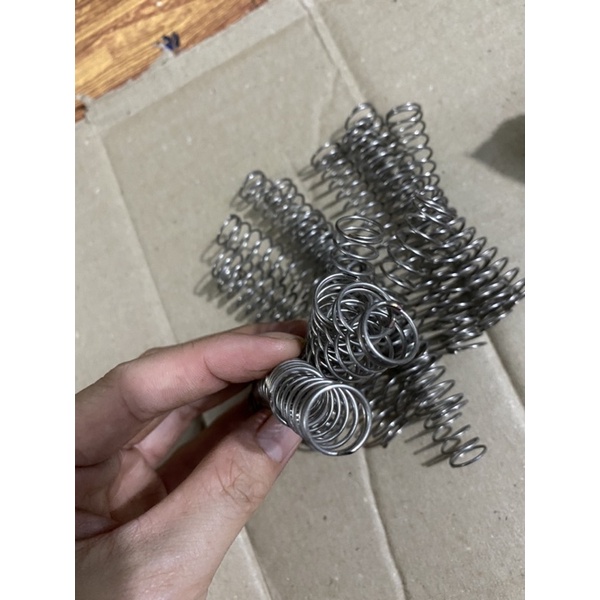 5 cái phi 13 Lò xo nén inox nhật
