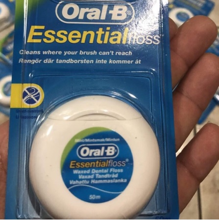 Chỉ nha khoa O-ral B Essential Floss 50 mét/hộp