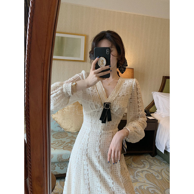 Đầm Maxi Tay Dài Cổ Chữ V Phối Ren Chất Lượng Cao | BigBuy360 - bigbuy360.vn