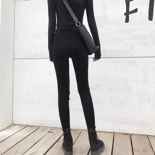 Quần bò rách gối đen