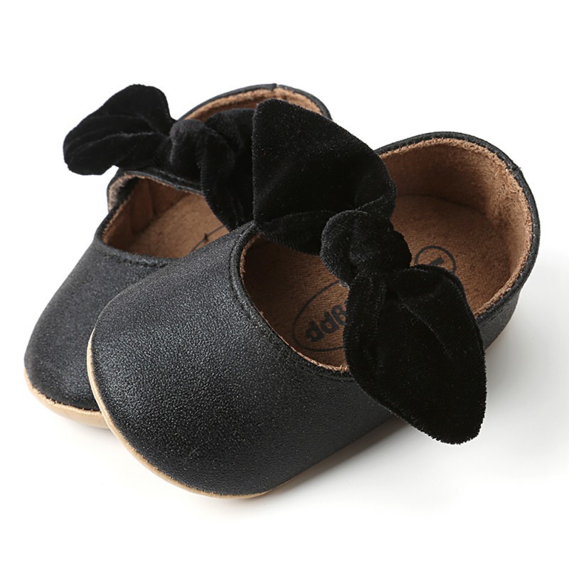 Giày thắt nơ xinh xắn