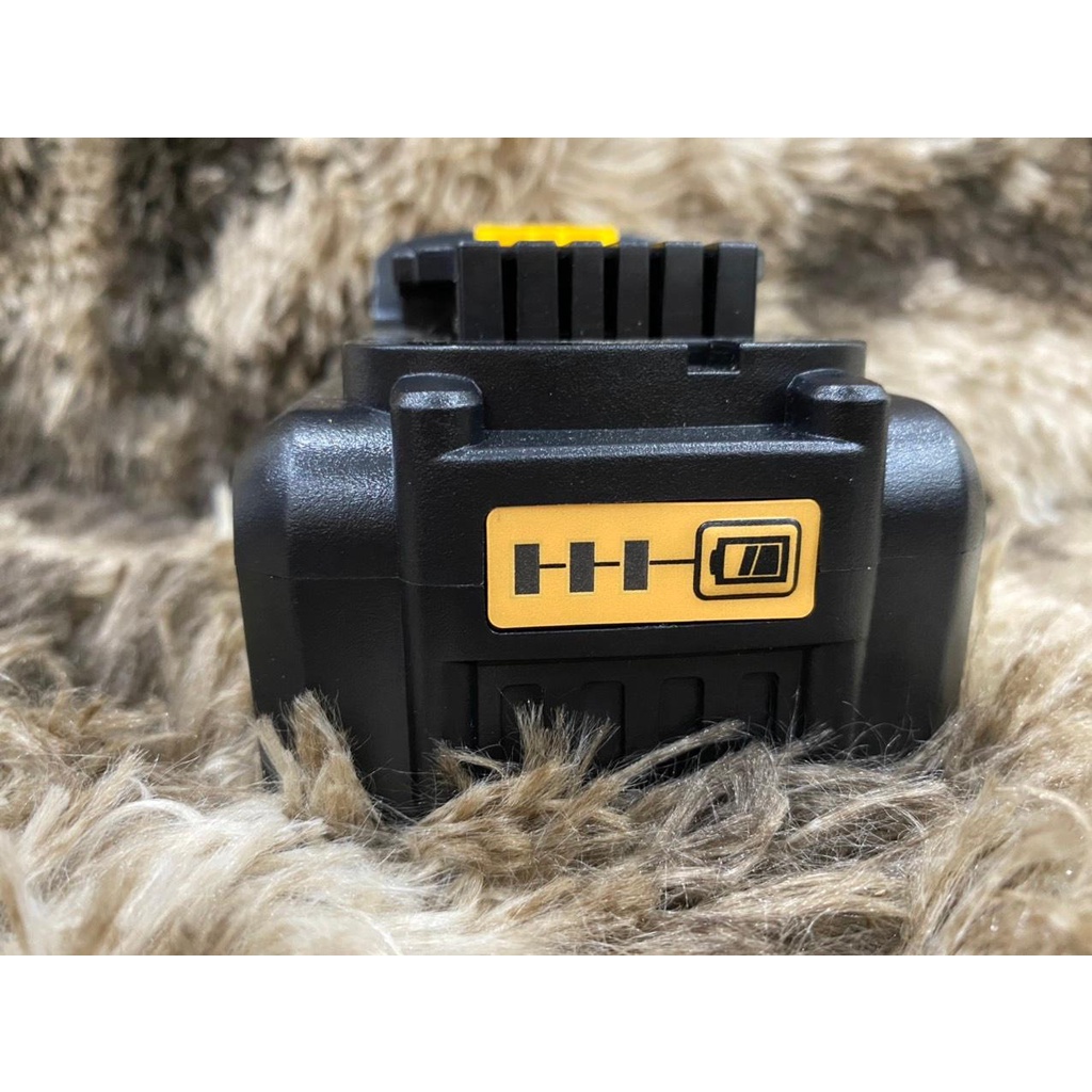 Pin DEWALT 18V 8AH cell 21700 nhận sạc zin có Led báo pin. BN.
