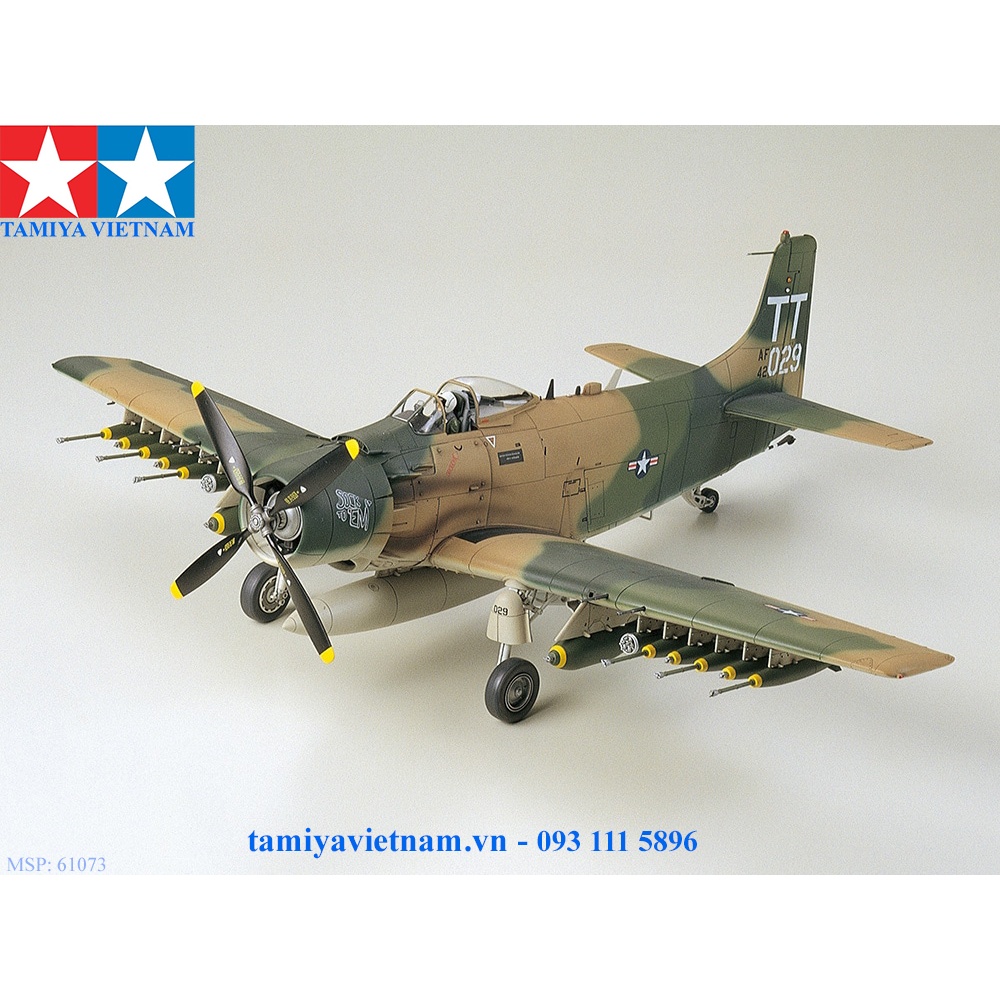 61073 Mô hình máy bay quân sự 1/48 SCALE DOUGLAS A-1J SKYRAIDER U. S. AIR FORCE