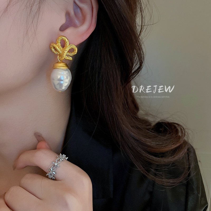 Bông Tai Mạ Bạc Hình Trái Tim Xếp Ly Đính Ngọc Trai Phong Cách Trung Cổ