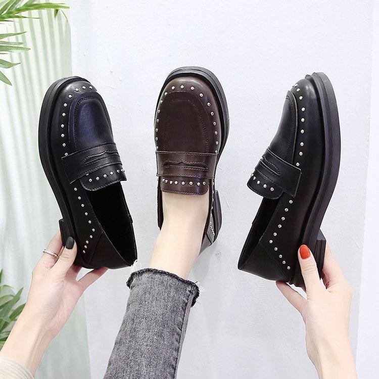 Giày Lười Đế Bằng Đính Đinh Tán Cá Tính Trẻ Trung