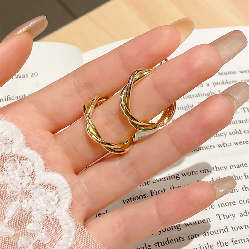 Khuyên Tai Kim Loại Thiết Kế Vặn Xoắn Xinh Xắn Thời Trang Cho Nữ