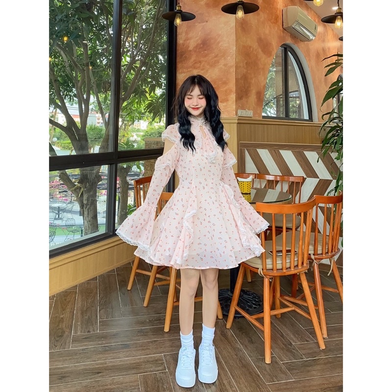 Pass Váy mermaid ren xẻ vai