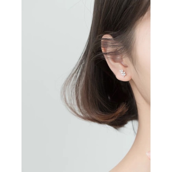 Khuyên tai lá đính đá bạc ý 30% ( hình s tự chụp đánh dấu mũi tên đỏ)