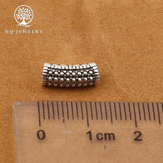 Charm bạc hình trụ họa tiết hoa văn xỏ ngang - NQ Jewelry