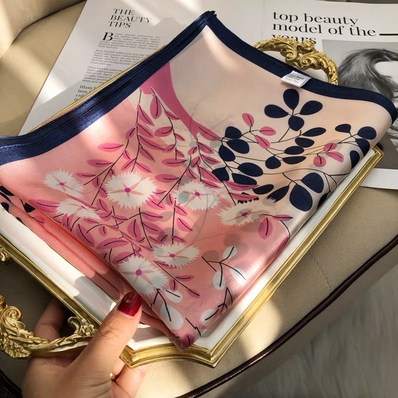 Khăn Lụa Dài Cao Cấp Hoạ Tiết Hồng Phấn Phối Hoa Nhí Nhẹ Nhàng Tinh Tế