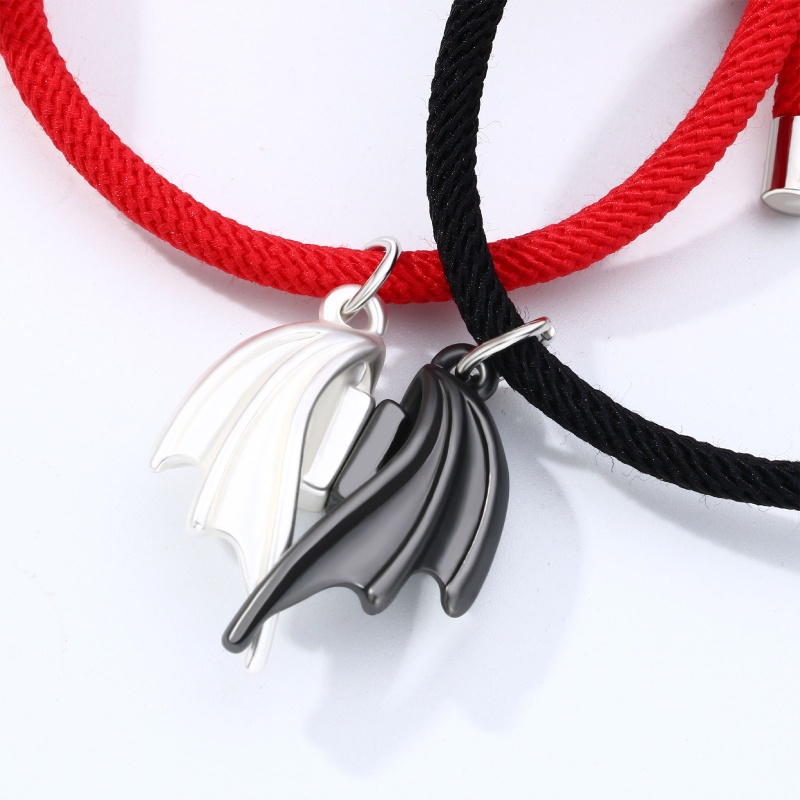 Bộ 2 Vòng Tay Bện Dây Thừng Khóa Nam Châm Hình Đôi Cánh Ác Quỷ Màu Đỏ Có Thể Điều Chỉnh