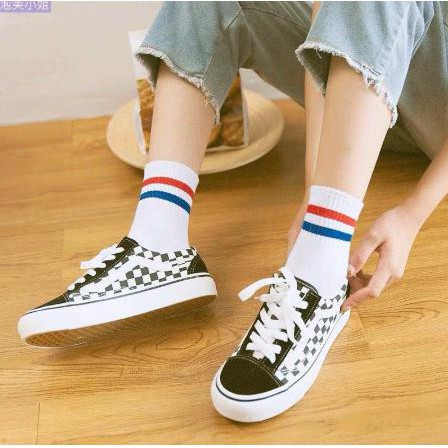 Tất Kẻ Sọc Phong Cách Hàn Quốc Cực Xinh