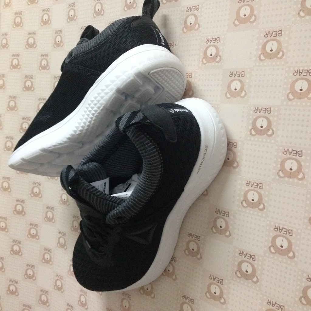 Giầy reebok nữ BS5500