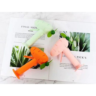 QUẠT MINI CẦM TAY HÌNH CÀ RỐT 7050