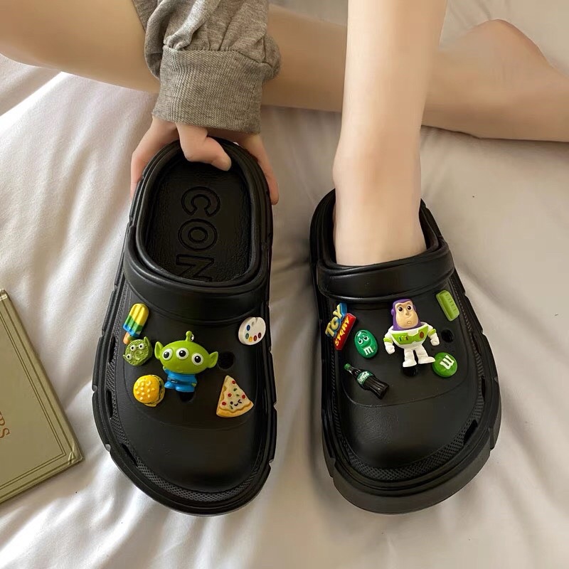 Dép Sục Crocs Đế Cao Hack Chân Đi Mưa Full Phụ Kiện Màu Xanh Trắng Đen