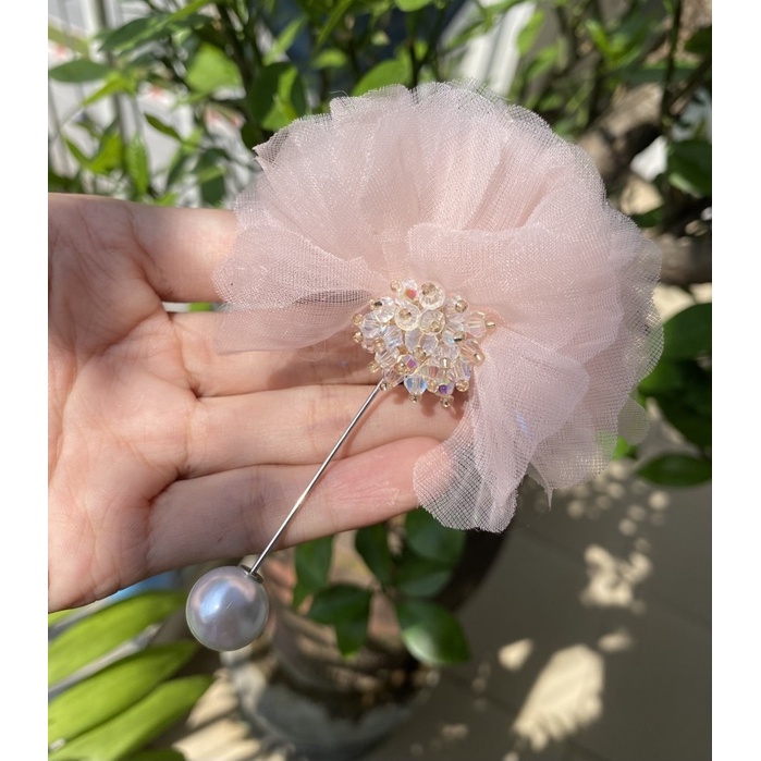 Hoa cài áo,tag cài váy chất liệu voan ép cong dáng nửa bông