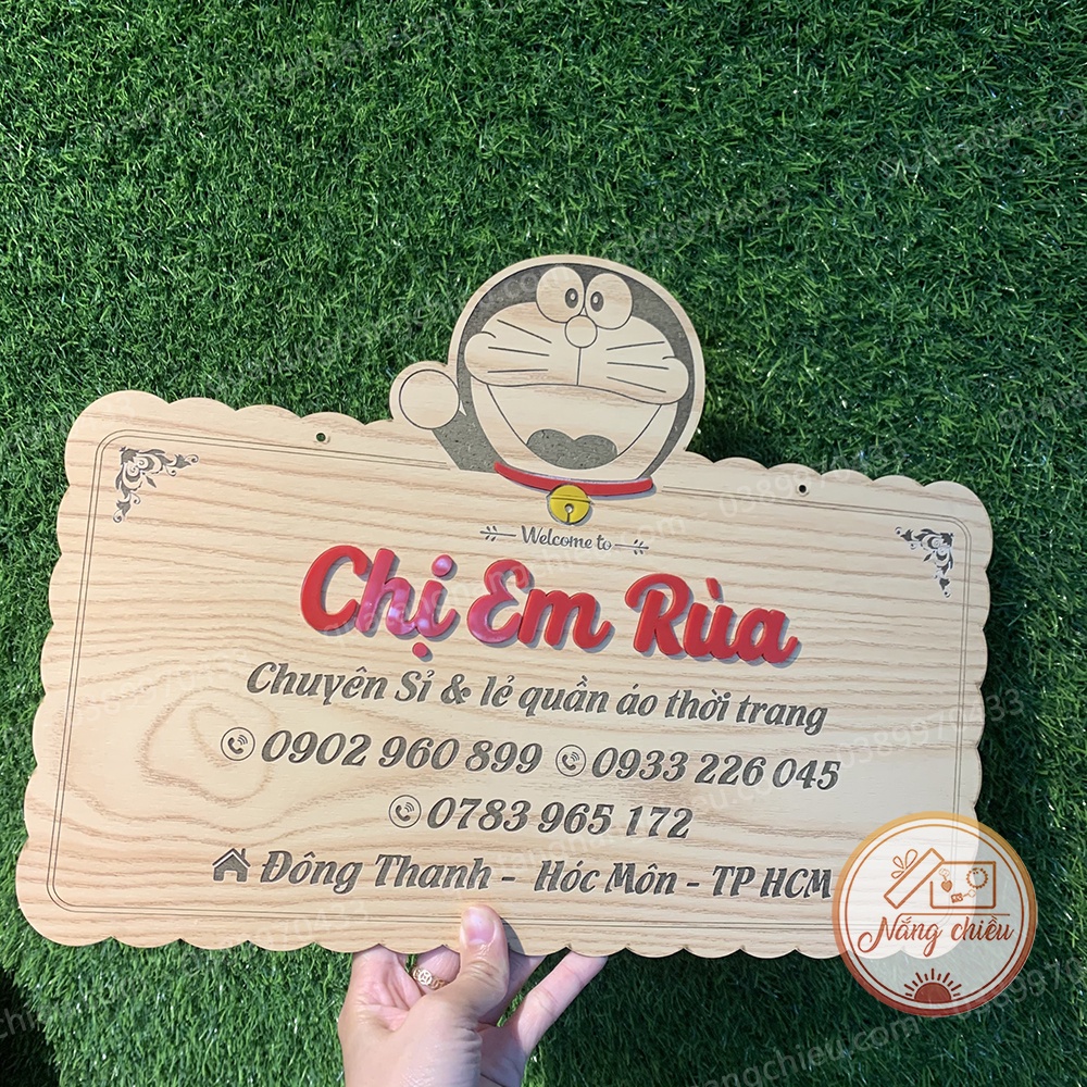 Bảng hiệu shop hình Đoremon, dành cho shop bán quần áo, sỉ lẻ quần áo thời trang, chất liệu gỗ tự nhiên