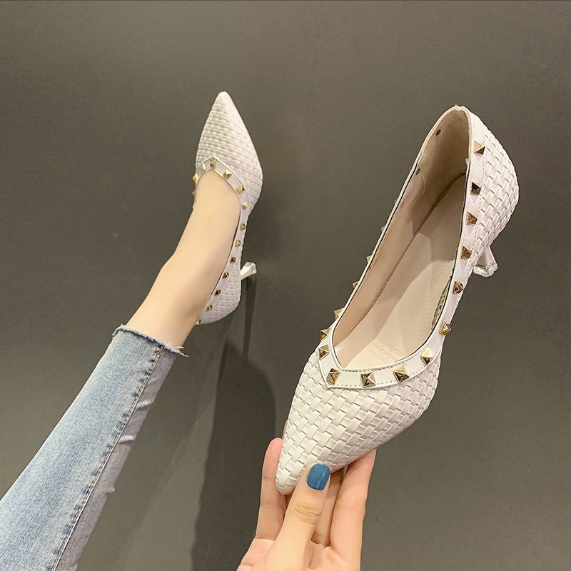 Giày cao gót đinh tán nữ nhọn sexy đan dây đơn mũi thời trang hàn quốc lưới người nổi tiếng làm việc chuyên nghiệp