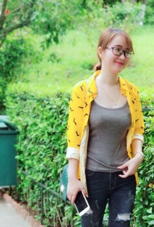 Áo sơ mi vàng hoạ tiết chó