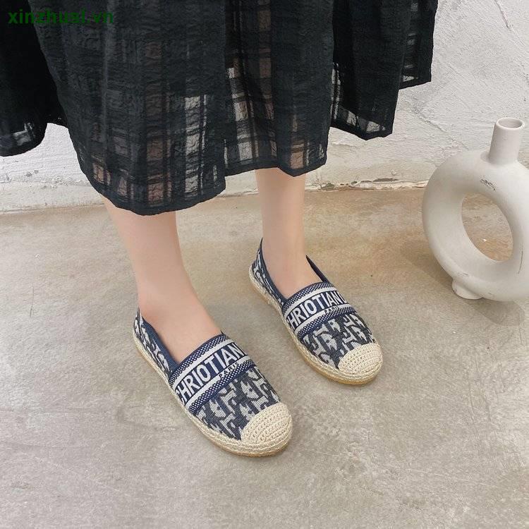 Giày lười vải lanh họa tiết chữ thời trang mùa hè