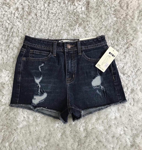 Quần short tua lai rách