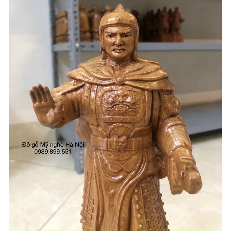 Tượng hoàng đế Quang Trung Nguyễn Huệ bằng gỗ