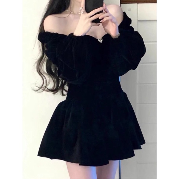 Váy xoè trễ vai nhung đen