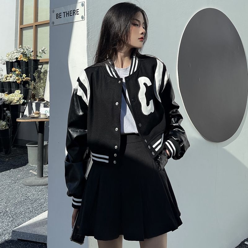 Áo khoác nỉ, áo bomber jacket croptop nữ phối tay da thêu chữ C trắng đen form rộng mùa đông hàn quốc Wikishop C1002