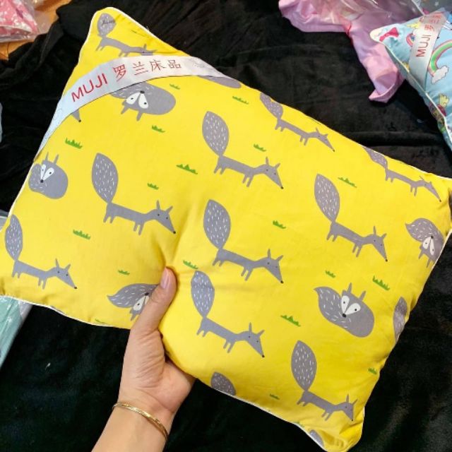 Gối trẻ em Muji cao cấp nhiều mẫu size 30x42cm. Chất liệu 100% cotton thoáng mát