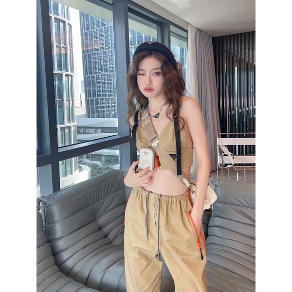 Bộ thể thao nữ gồm áo bra có mút và quần dài ống rộng dáng jogger thương hiệu thời trang cao cấp Prada