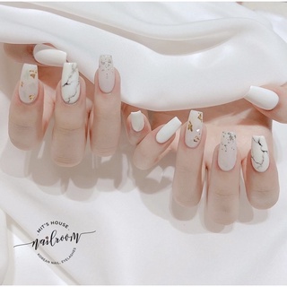 NAILBOX màu trắng và vân đá thiết kế theo số đo riêng