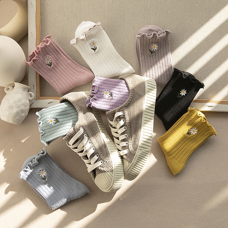 Tất ren WAFNHA D202 thêu hoa cổ vừa dễ phối đồ thời trang cao cấp cho nữ