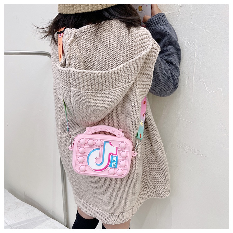 Túi Đeo Chéo Vai Bằng Silicone Thời Trang Dành Cho Bé Gái