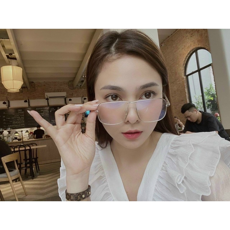 Mắt Kính Gọng Vuông Kim Loại Mai Phương Bùi