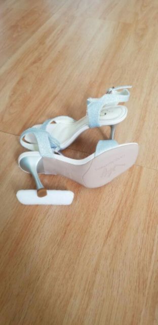 Sandal kim tuyến hàng nội địa quảng châu xinh lung linh luôn thích hợp đi tiệc đi chơi đều đẹp nha chị em, hàng chất lừ.