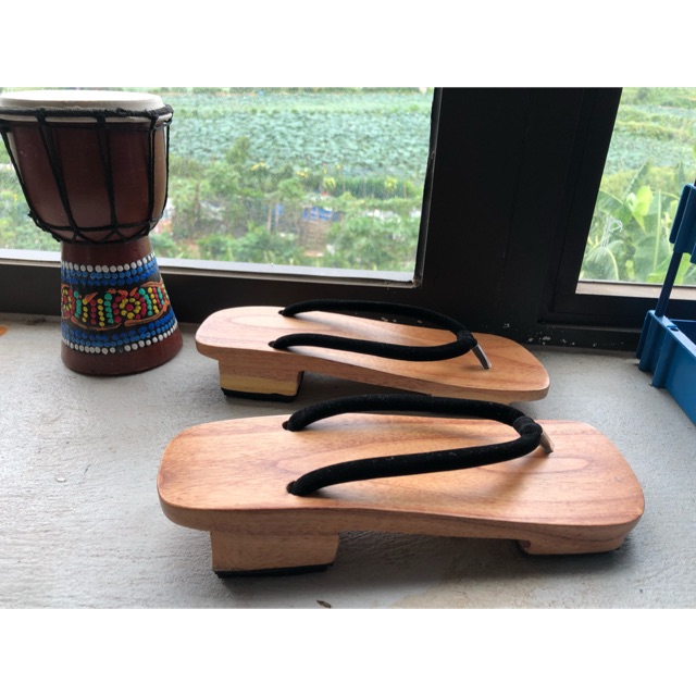 Geta nam phong cách Nhật Bản