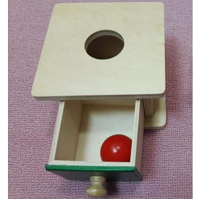 Giáo cụ Montessori 0-3 tuổi - Thả bóng hộp vuông - Hình cầu kèm hộp