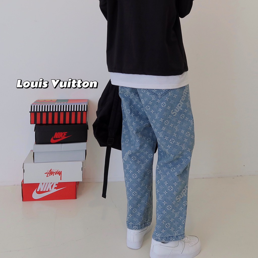Quần jeans Louis Vuitton x Supreme FW21