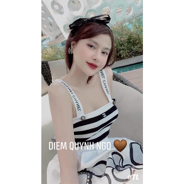 Áo len croptop 2 dây C.N kẻ ngang hot hit