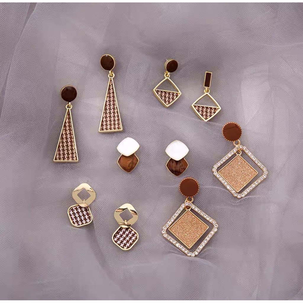 Set 5 bộ hoa tai thời trang ( Ngọc đen)