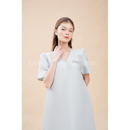 ĐẦM CỔ V KEM TAG NƠ - BIMI