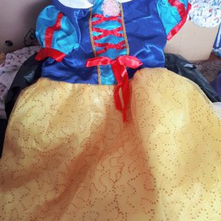 Váy nữ hóa trang Bạch Tuyết.
