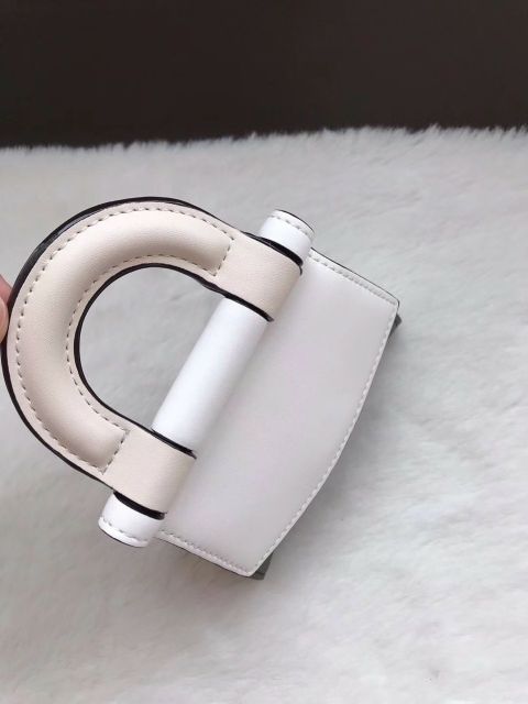 🆘️Hot hot hot. Túi charles& keith mini🆘️