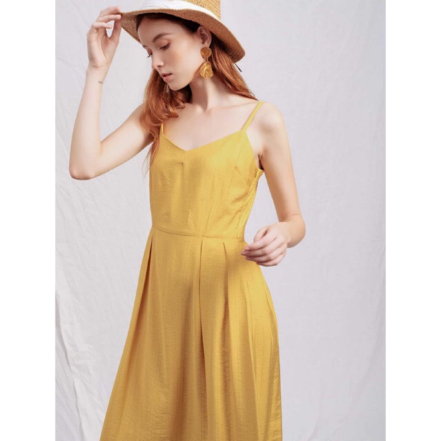 Đầm dây nữ YV LE & CO vải tơ xước màu vàng tinh tế | BigBuy360 - bigbuy360.vn