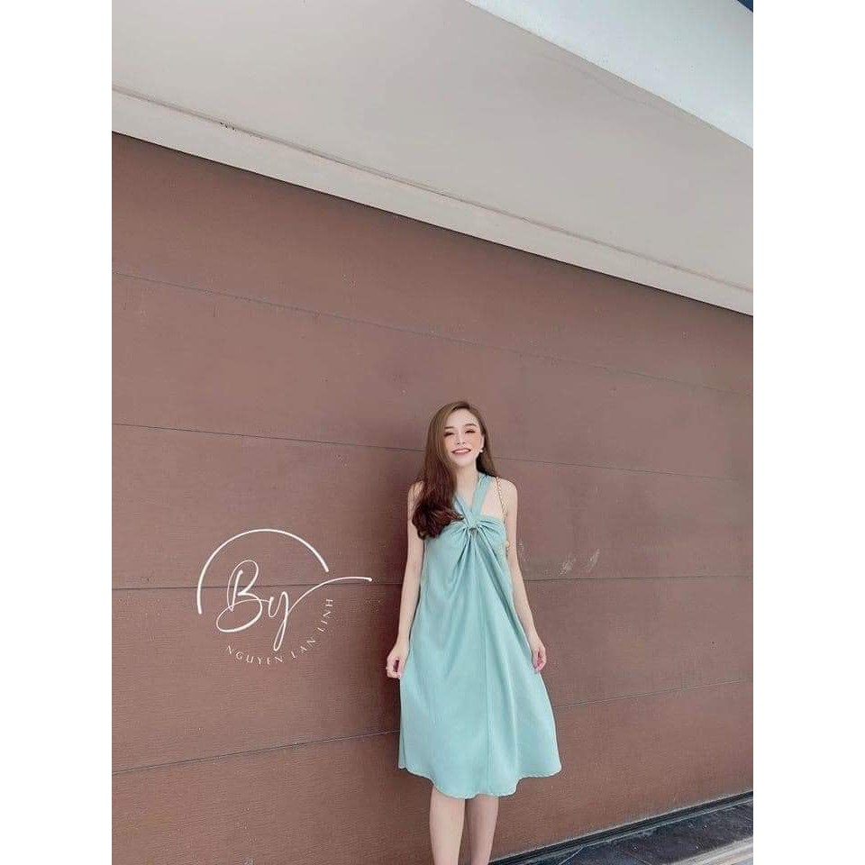 Đầm lụa cổ yếm suông