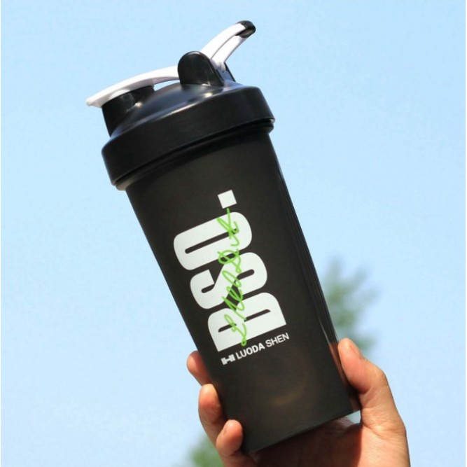 Bình nước thể thao tập Gym dung tích 600ML có lắc lò so