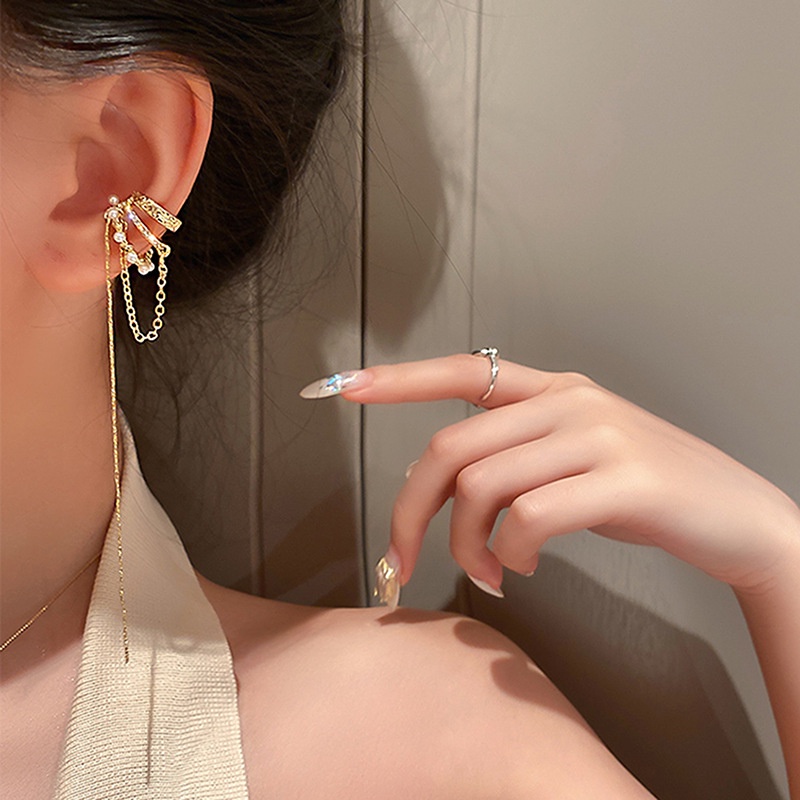 Hoa tai gắn vành tai thiết kế thời trang