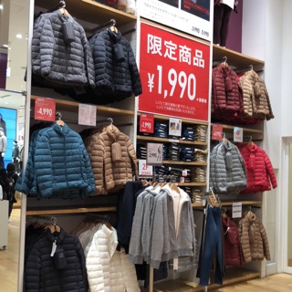 Áo lông vũ có mũ UNIQLO 2018