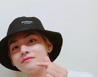(SIÊU PHẨM) Mũ ông trùm V BTS Essensi